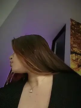 Yaqui elle online show from December 23, 2025, 3:26 am