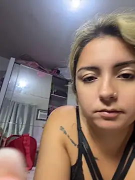 sophiemonroevip online show from April 22, 2026, 8:43 pm