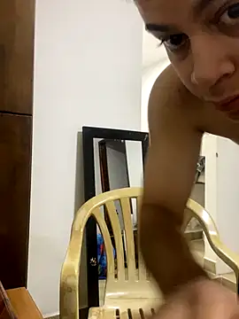 Snapshot of dominant_boy77 chatting on October 28, 2025, 12:41 pm dominant boy77 online show from October 28, 2025, 12:41 pm