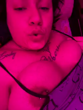 valen1891 online show from November 4, 2025, 3:49 am