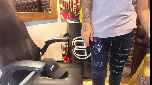 VinzenzRizzo online show from September 26, 2025, 4:27 am