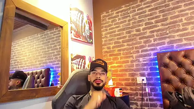 VinzenzRizzo online show from October 29, 2025, 4:15 am