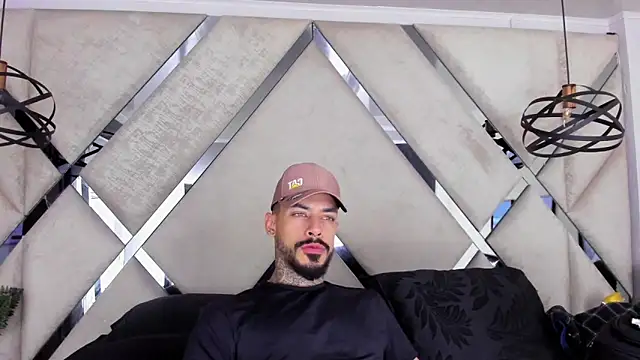 VinzenzRizzo online show from November 9, 2025, 5:06 am