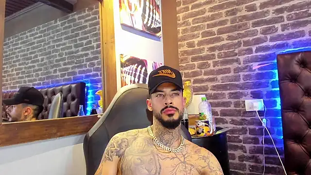 VinzenzRizzo online show from November 23, 2025, 6:02 am