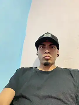 Ricardo2334 online show from February 25, 2026, 2:37 pm