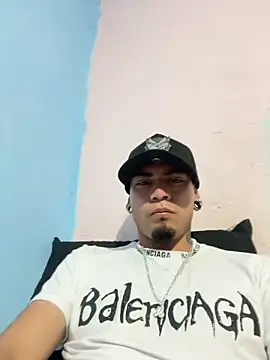 Ricardo2334 online show from February 26, 2026, 4:00 am