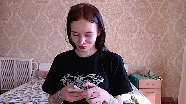 Snapshot of Kitkaat00 chatting on October 18, 2025, 9:21 am Kitkaat00 online show from October 18, 2025, 9:21 am