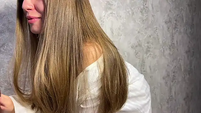 LushMira online show from October 26, 2025, 2:39 am