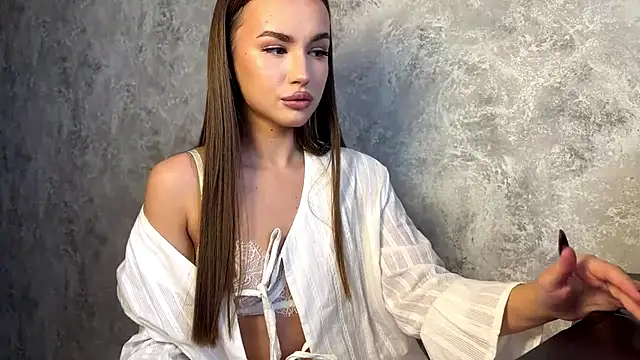 LushMira online show from November 1, 2025, 7:43 am