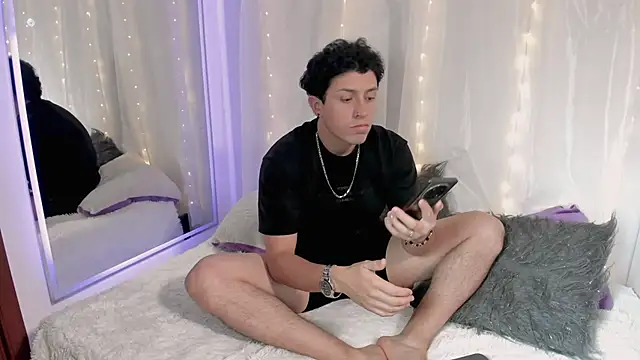 douglaszaens online show from April 4, 2026, 11:46 pm