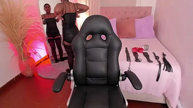 Lucie Harper online show from October 15, 2025, 8:09 pm