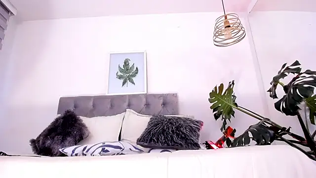 Lucie Harper online show from November 10, 2025, 7:57 pm