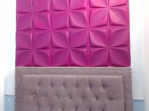 Snapshot of LyaCooper chatting on September 10, 2025, 2:39 pm LyaCooper online show from September 10, 2025, 2:39 pm