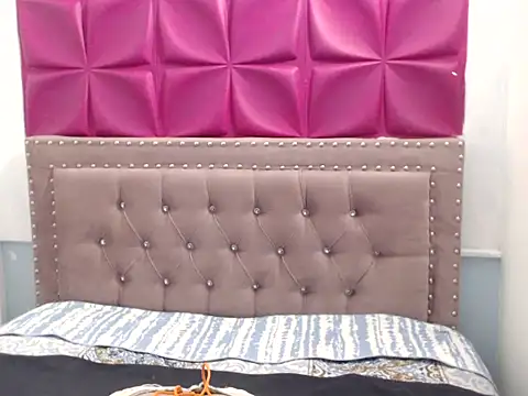 Snapshot of LyaCooper chatting on September 11, 2025, 2:39 pm LyaCooper online show from September 11, 2025, 2:39 pm