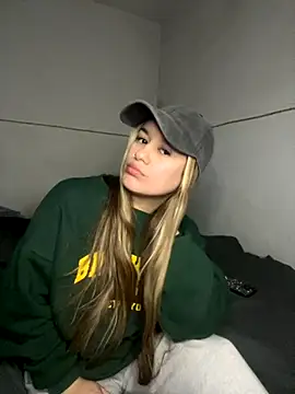 Snapshot of tetutamy chatting on October 1, 2025, 10:05 pm tetutamy online show from October 1, 2025, 10:05 pm