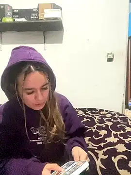 Snapshot of tetutamy chatting on November 18, 2025, 2:28 am tetutamy online show from November 18, 2025, 2:28 am