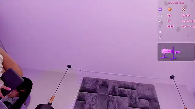 Crystal Young online show from October 31, 2025, 3:13 pm