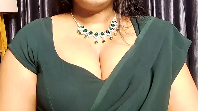 Snapshot of Webrowncouple chatting on November 12, 2025, 4:18 pm Webrowncouple online show from November 12, 2025, 4:18 pm