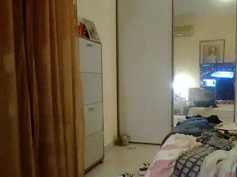 KalendaXL online show from December 2, 2025, 8:59 pm