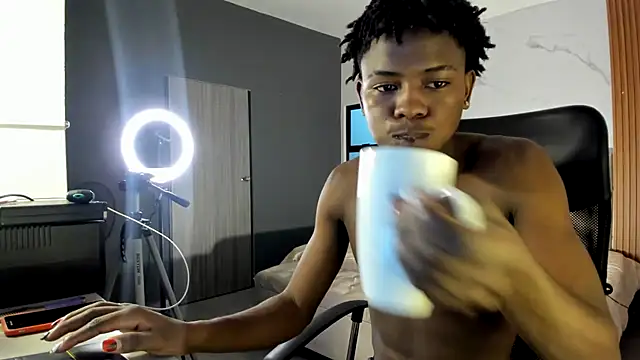 Johan barreto online show from October 22, 2025, 2:12 am