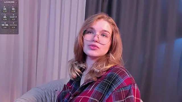 Snapshot of SophieMurrr chatting on October 14, 2025, 3:13 pm SophieMurrr online show from October 14, 2025, 3:13 pm