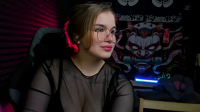 Snapshot of SophieMurrr chatting on October 21, 2025, 4:08 pm SophieMurrr online show from October 21, 2025, 4:08 pm