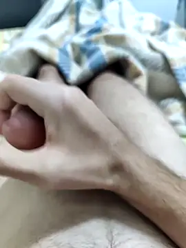 emrekzlk52 online show from October 17, 2025, 8:11 pm