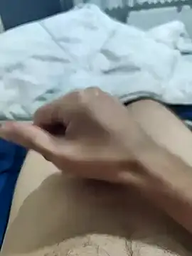 emrekzlk52 online show from December 13, 2025, 7:53 pm