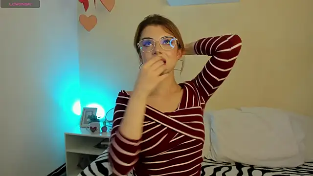 Snapshot of Katty__Rousse chatting on October 2, 2025, 10:28 pm Katty Rousse online show from October 2, 2025, 10:28 pm