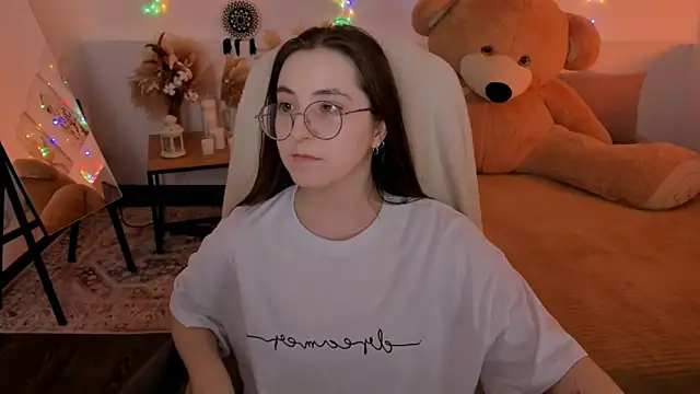 VirtuallVoyant online show from March 28, 2026, 1:27 am