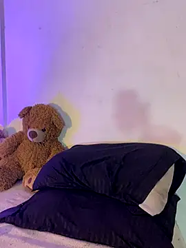 cam11 07 online show from October 21, 2025, 9:26 pm