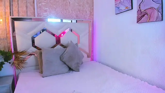 Venuss1  online show from September 30, 2025, 4:28 am