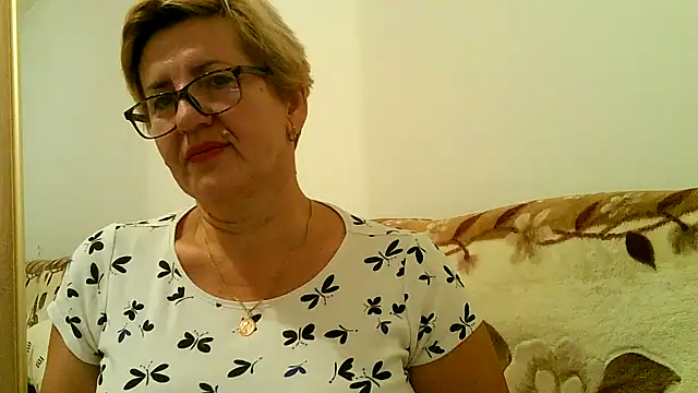 Snapshot of Dana4921 chatting on October 17, 2025, 5:04 pm Dana4921 online show from October 17, 2025, 5:04 pm