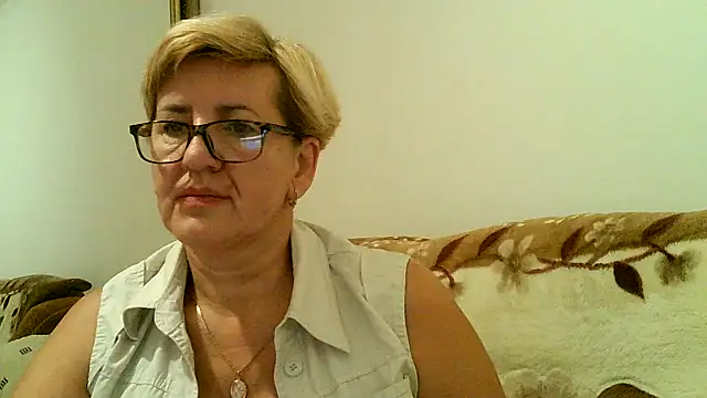 Snapshot of Dana4921 chatting on October 19, 2025, 3:34 pm Dana4921 online show from October 19, 2025, 3:34 pm