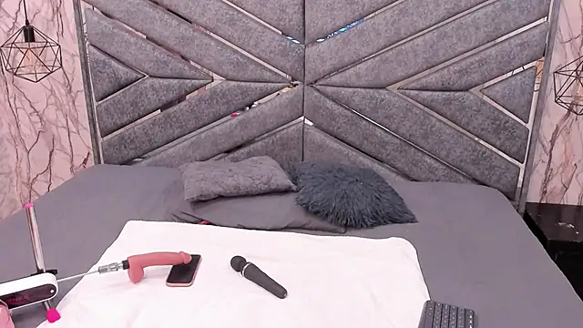 SASHA BROWNIE   online show from March 14, 2026, 7:52 pm