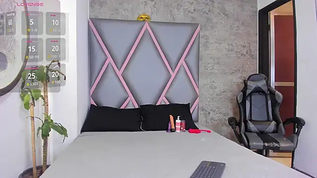 Quee Sophine online show from December 16, 2025, 7:30 pm