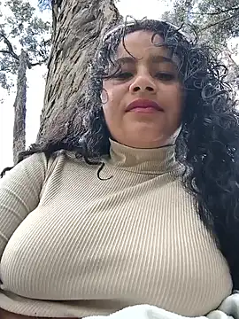 Snapshot of Yaya_watson chatting on June 19, 2026, 8:45 pm Yaya watson online show from June 19, 2026, 8:45 pm