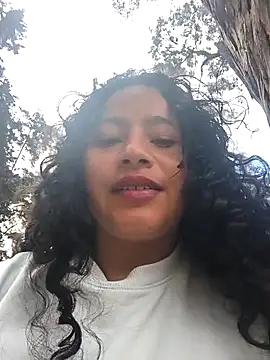 Snapshot of Yaya_watson chatting on June 25, 2026, 8:13 pm Yaya watson online show from June 25, 2026, 8:13 pm