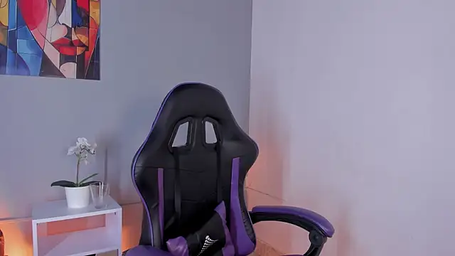 Zafiro  Brown online show from April 10, 2026, 8:57 pm