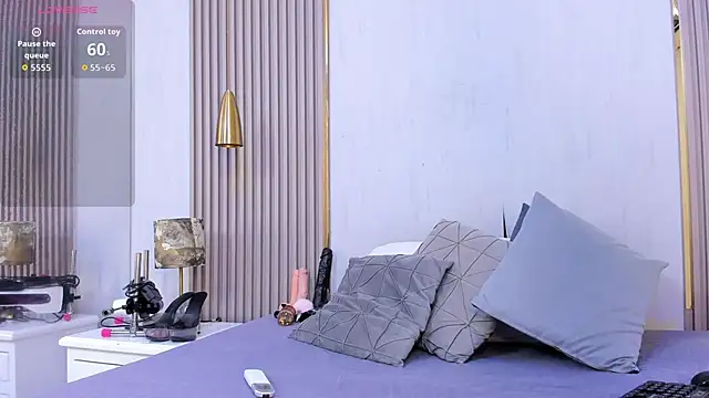 Skylar Smith  online show from October 24, 2025, 12:45 pm