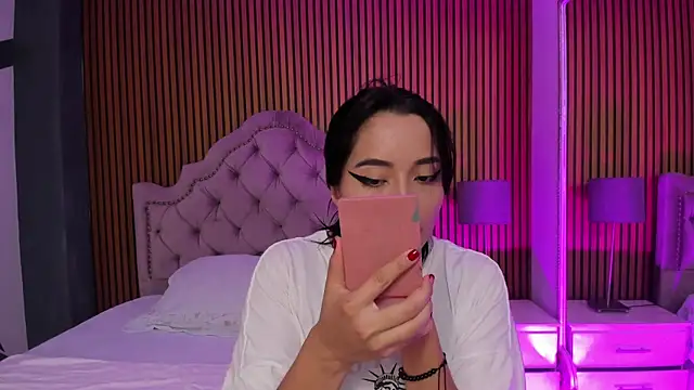 Snapshot of Starbutterflyy_ chatting on November 4, 2025, 4:11 am Starbutterflyy online show from November 4, 2025, 4:11 am