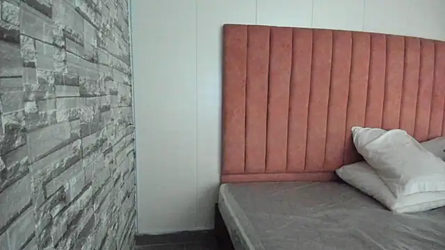 ashley Olsen online show from October 22, 2025, 3:07 am