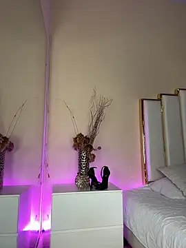 Alexandraa Gomez online show from September 30, 2025, 8:25 pm