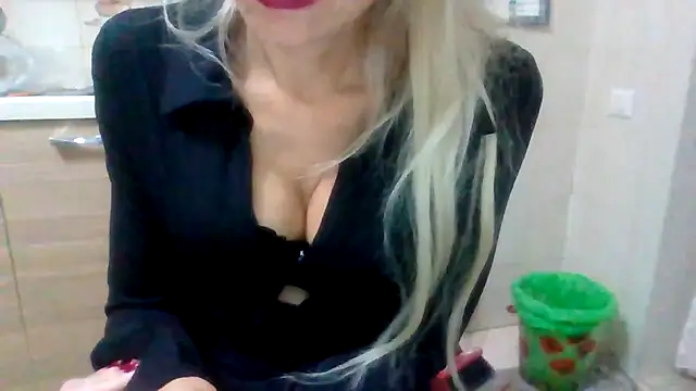 Kelly80 online show from October 22, 2025, 4:29 pm