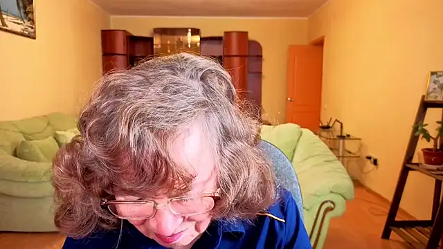 Snapshot of Betty_Brick chatting on December 2, 2025, 4:57 pm Betty Brick online show from December 2, 2025, 4:57 pm