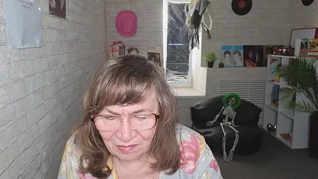 Betty Brick online show from May 21, 2026, 2:13 pm