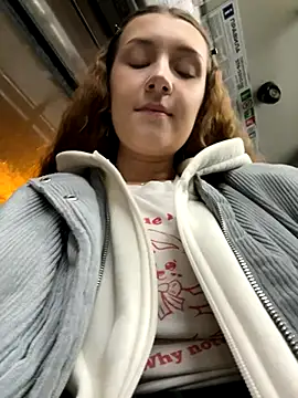 katexxxx online show from November 7, 2025, 4:51 pm