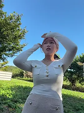 Snapshot of winter11 chatting on October 8, 2025, 6:33 am winter11 online show from October 8, 2025, 6:33 am