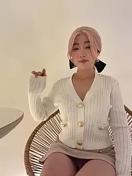 Snapshot of winter11 chatting on October 17, 2025, 9:56 am winter11 online show from October 17, 2025, 9:56 am