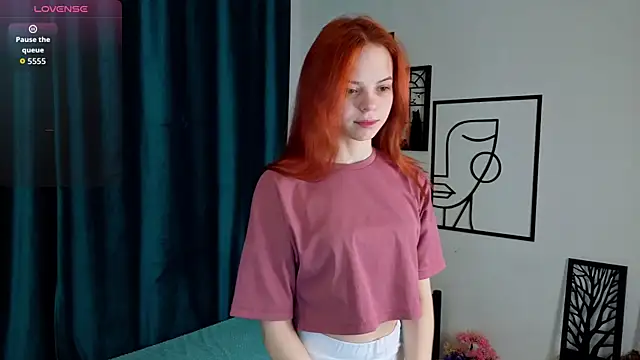 Snapshot of SynnoveBann chatting on November 17, 2025, 1:11 am SynnoveBann online show from November 17, 2025, 1:11 am